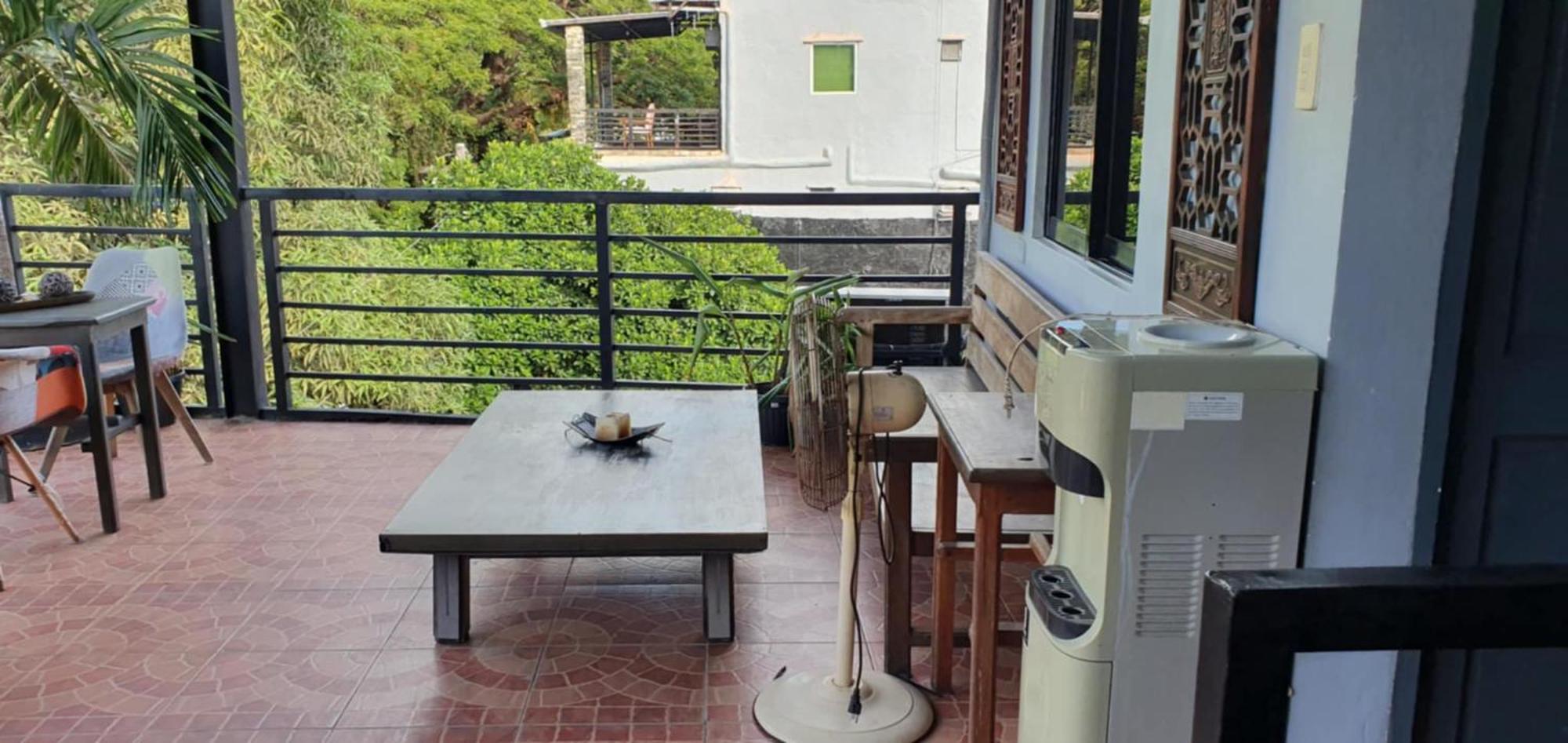 Aj Tourist Inn Coron Exterior photo